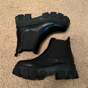 LIKE NEW: Circus by Adam Edelman Chunky Black Chelsea boots.